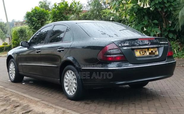 Mercedes-Benz E200 2023 Black