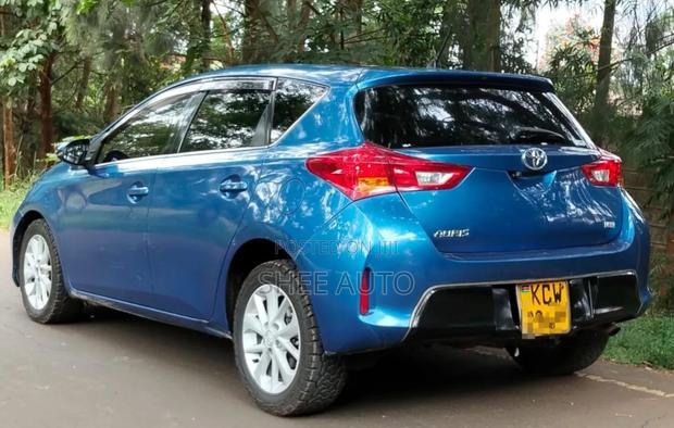 Toyota Auris 2013 Blue