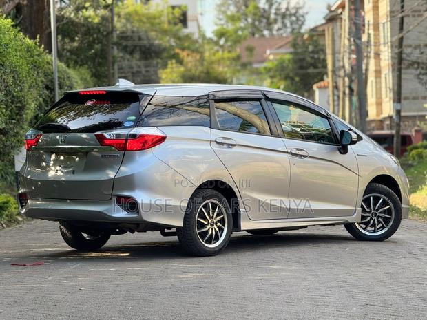 Honda Fit Shuttle 2019 Silver