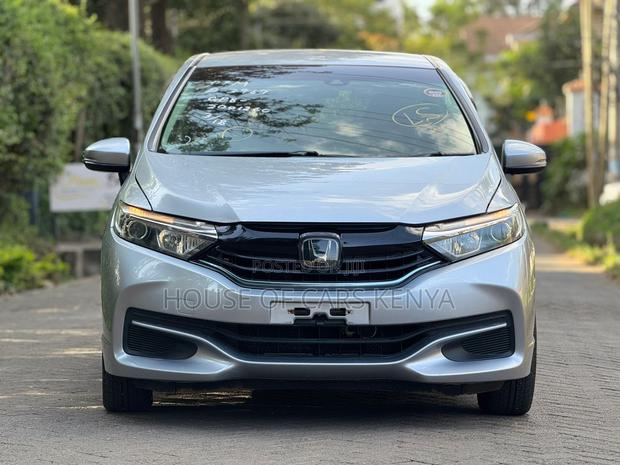 Honda Fit Shuttle 2019 Silver