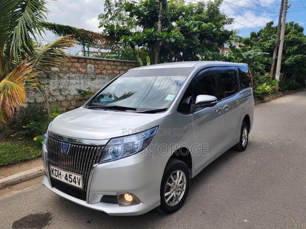 Toyota Esquire 2015 Silver