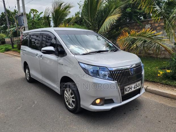 Toyota Esquire 2015 Silver