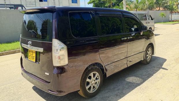 Toyota Voxy 2011 Maroon