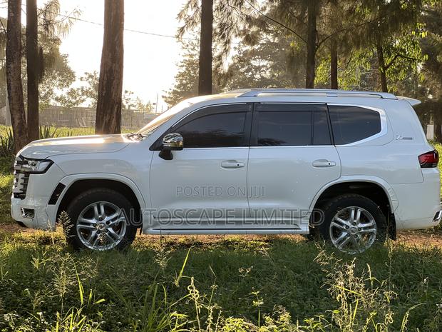 Toyota Land Cruiser 2012 White