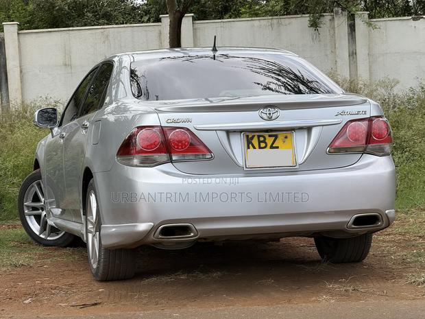 Toyota Crown 2009 Silver