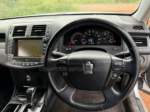 Toyota Crown 2009 Silver