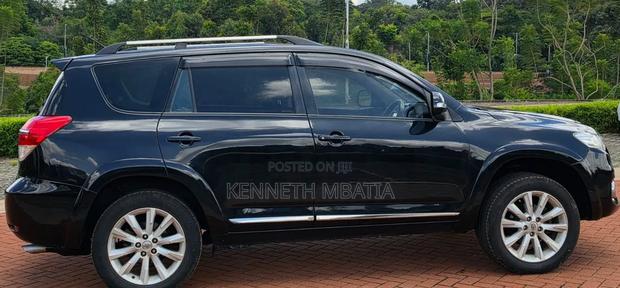 Toyota Vanguard 2010 Black