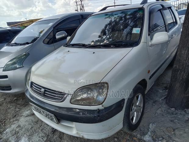 Toyota Raum 2004 White