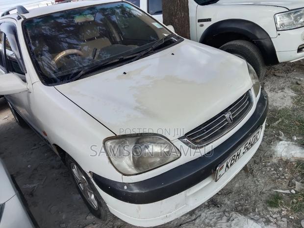 Toyota Raum 2004 White
