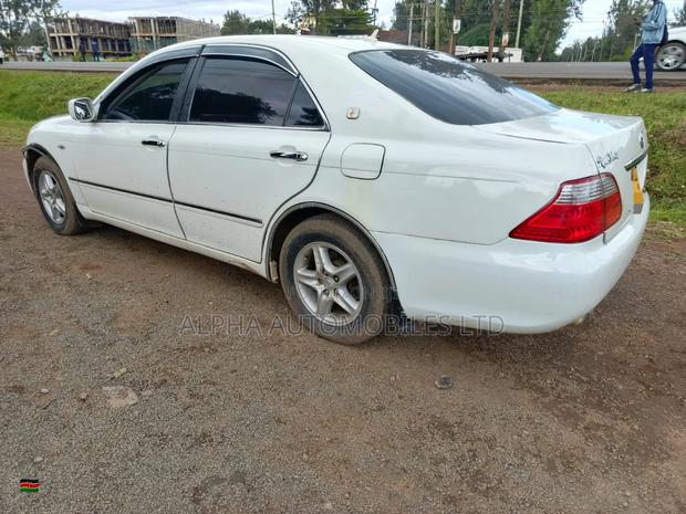 Toyota Crown 2007 White