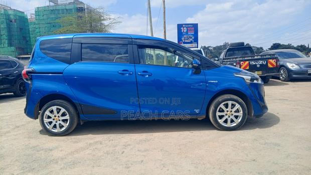 Toyota Sienta 2019 Blue