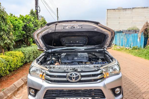 Toyota Hilux 3.0 D-4D 4x4 2015 Silver