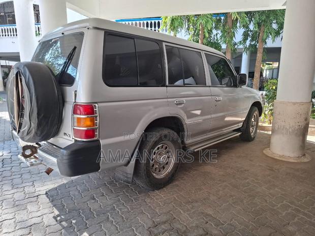 Mitsubishi Pajero 2011 Silver