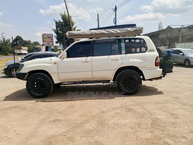 Toyota Land Cruiser Prado 2000 White