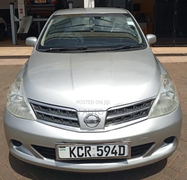 Nissan Tiida 2012 Silver
