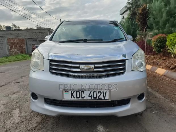 Toyota Noah 2013 Silver