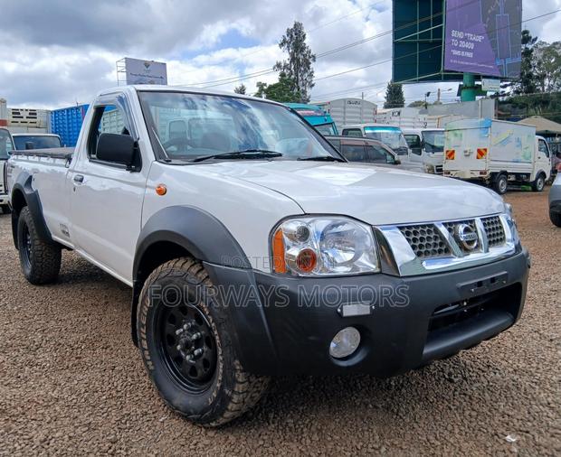 Nissan Hardbody 2009 White