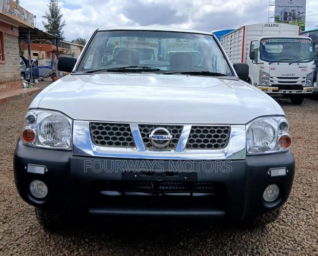 Nissan Hardbody 2009 White