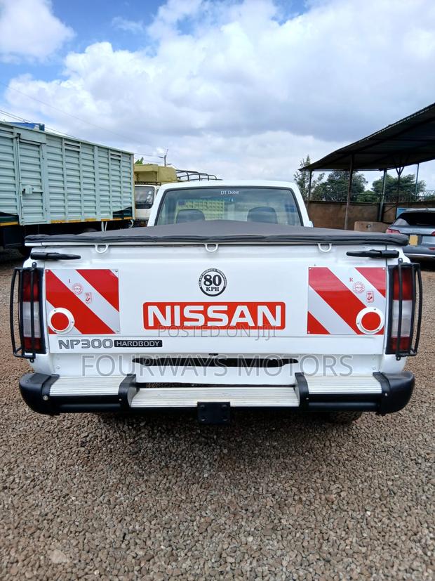 Nissan Hardbody 2009 White