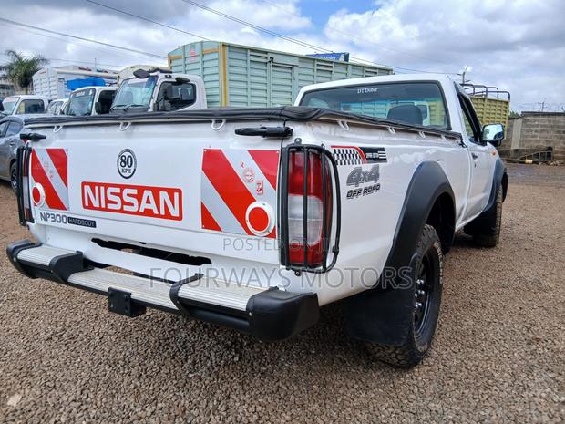 Nissan Hardbody 2009 White