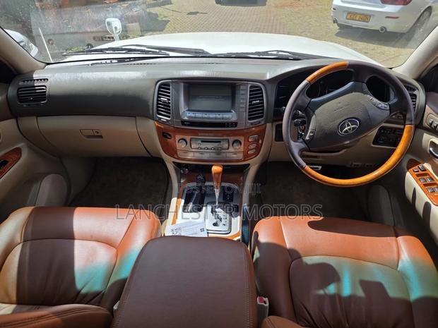 Toyota Land Cruiser 2005 White