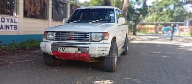 Mitsubishi Pajero 2009 White