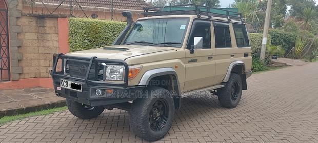Toyota Land Cruiser 4.5 V8 DSL 2014 Beige