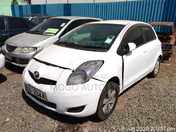 Toyota Vitz 2011 White