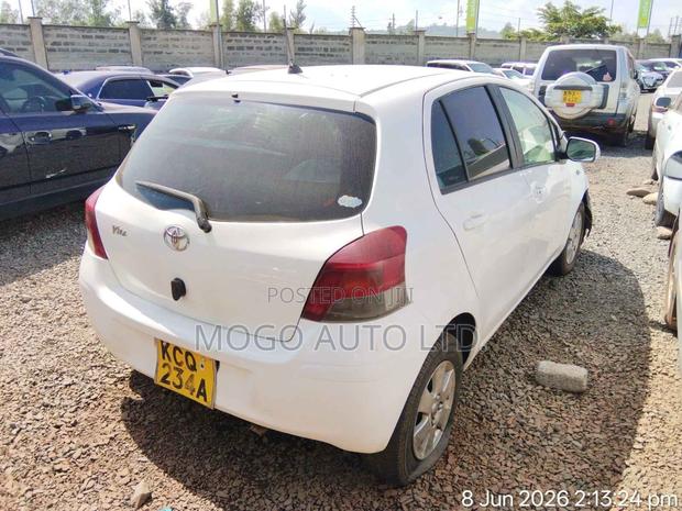 Toyota Vitz 2011 White