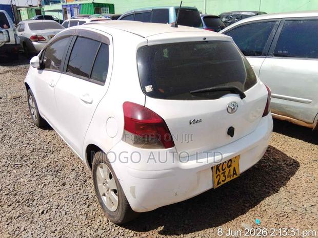 Toyota Vitz 2011 White