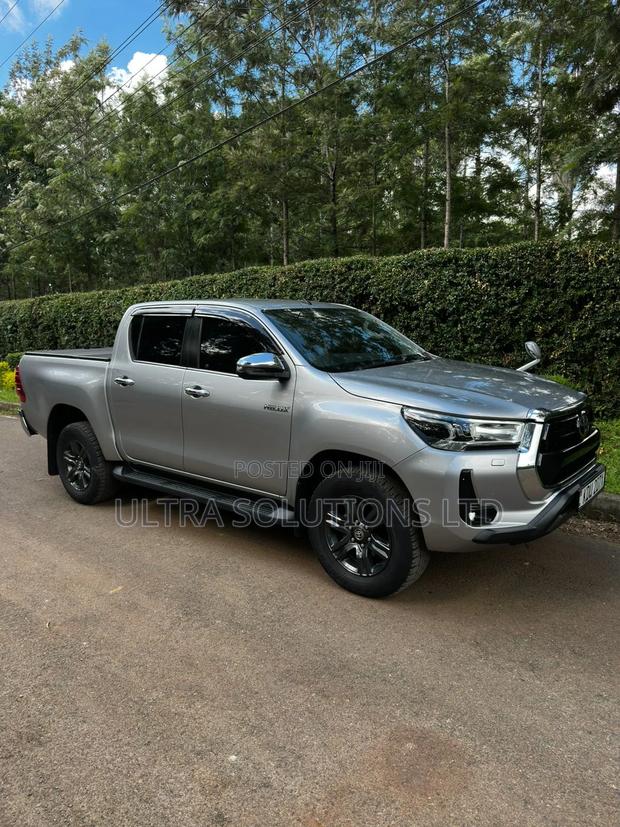 Toyota Hilux 2020 Silver