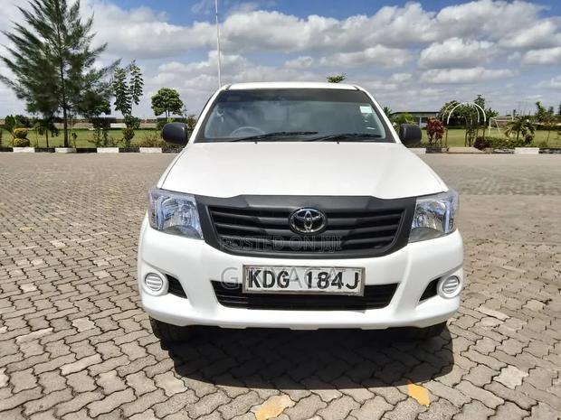 Toyota Hilux 2014 White