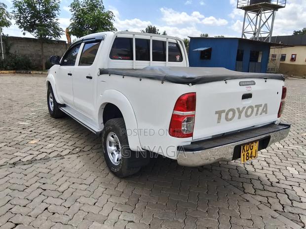 Toyota Hilux 2014 White
