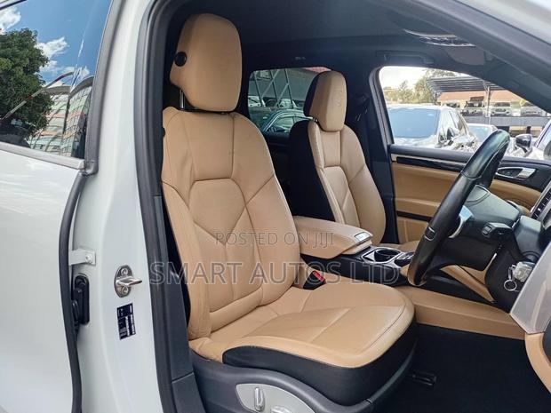 Porsche Cayenne 2014 White