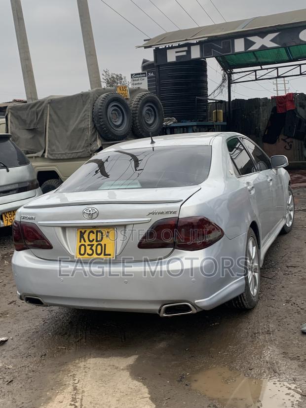 Toyota Crown 2009 Silver