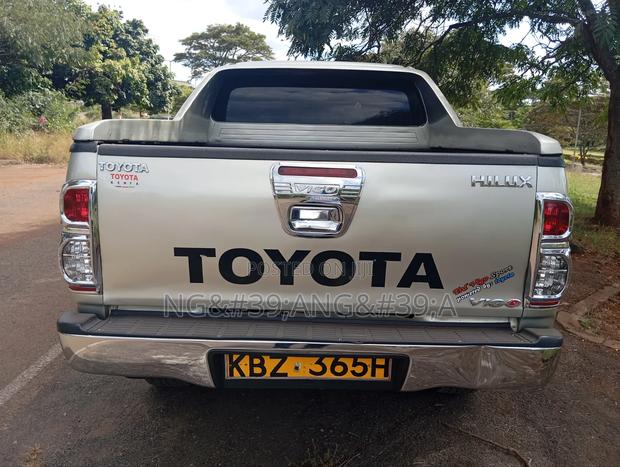 Toyota Hilux 2008 Gold