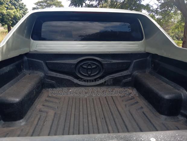 Toyota Hilux 2008 Gold