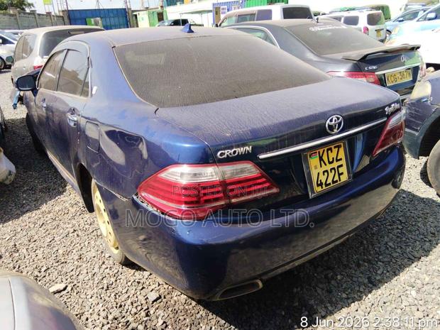 Toyota Crown 2012 Blue