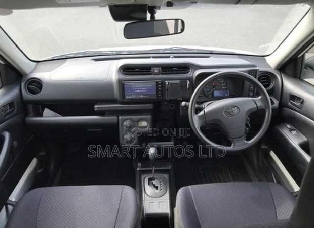 Toyota Probox 1.5 Hybrid DX Comfort 2021 Off white