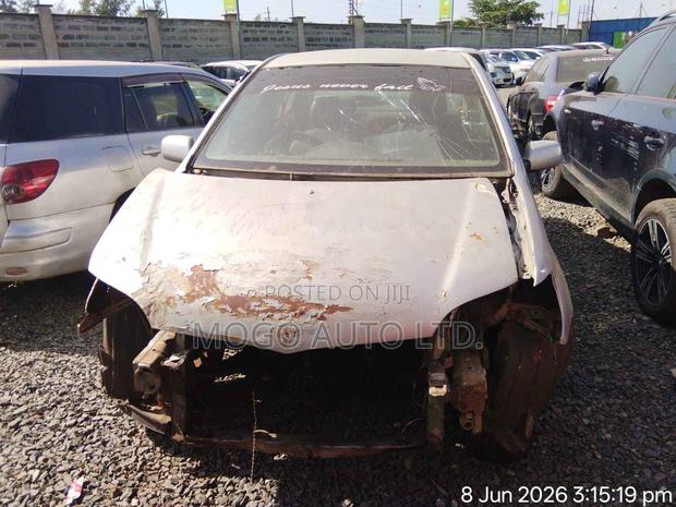 Toyota Platz 2001 Silver