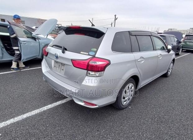 Toyota Corolla Fielder 1.5 Hybrid FWD 2019