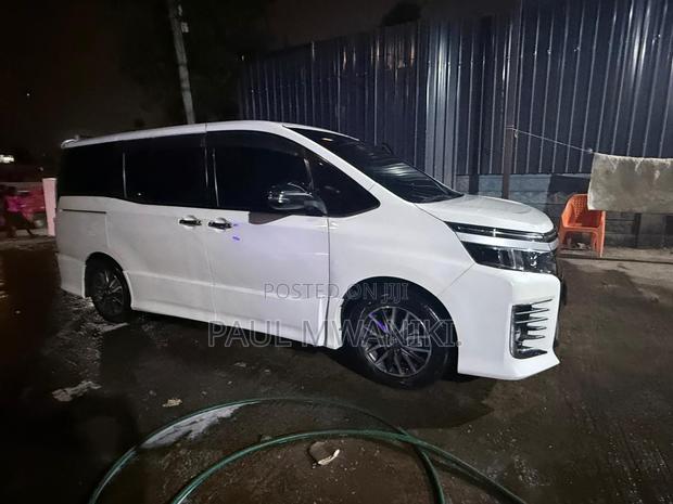 Toyota Noah 2017 White