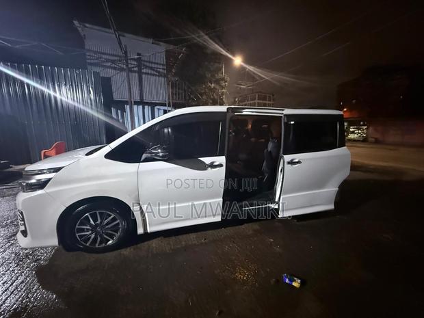 Toyota Noah 2017 White