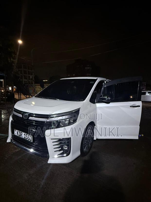 Toyota Noah 2017 White