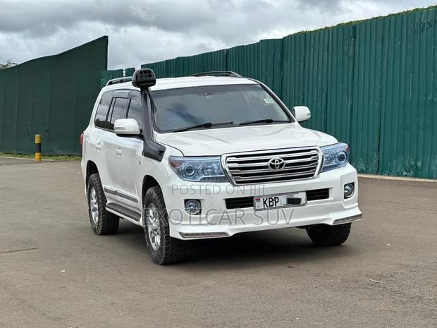 Toyota Land Cruiser 2009 White