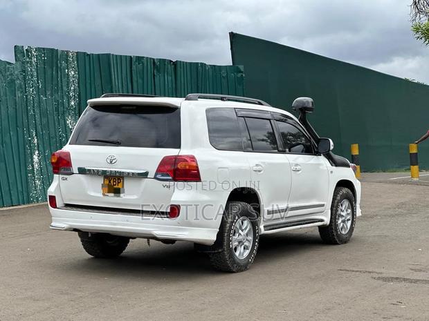 Toyota Land Cruiser 2009 White