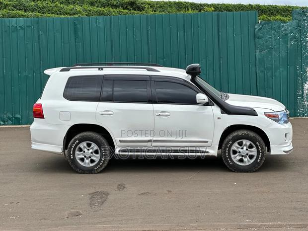 Toyota Land Cruiser 2009 White