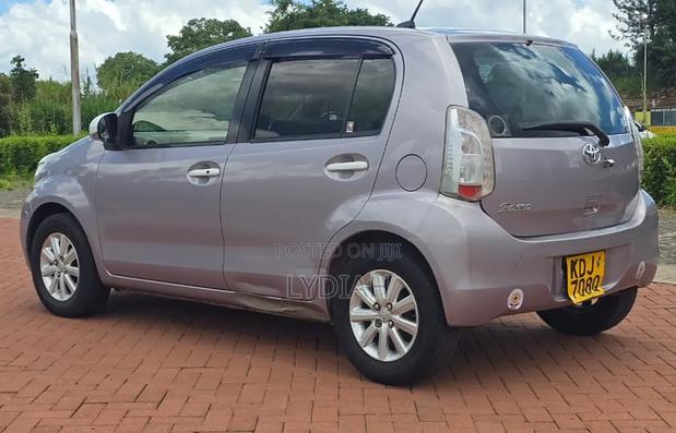 Toyota Passo 2015 Purple