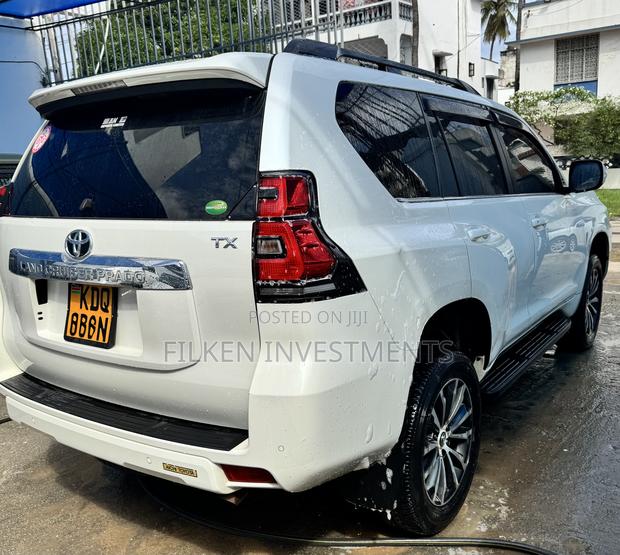 Toyota Land Cruiser Prado 2.8 2018 White