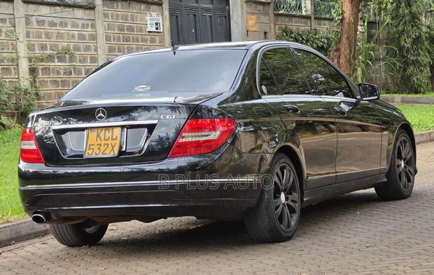 Mercedes-Benz C200 2010 Black